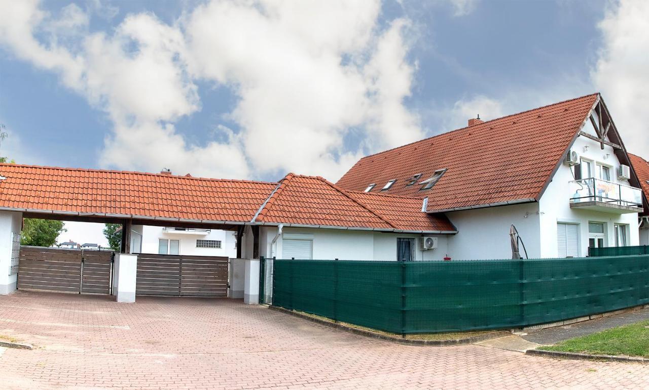 Lux Apartman Buek Exterior foto