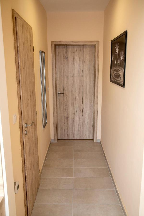 Lux Apartman Buek Exterior foto